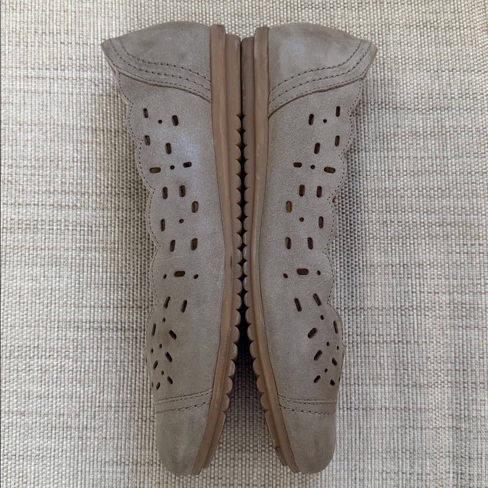 Cobb Hill Leather Suede ballet flats laser-cut detailing Tan Cushioned 8 WIDE - Picture 12 of 15